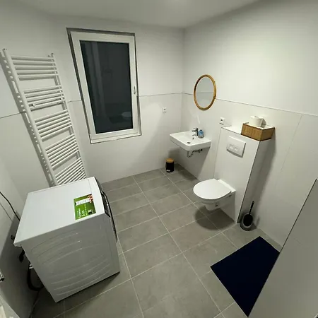 Big House I 15 Beds I 8 Sr I Fast Wifi I Parking *
