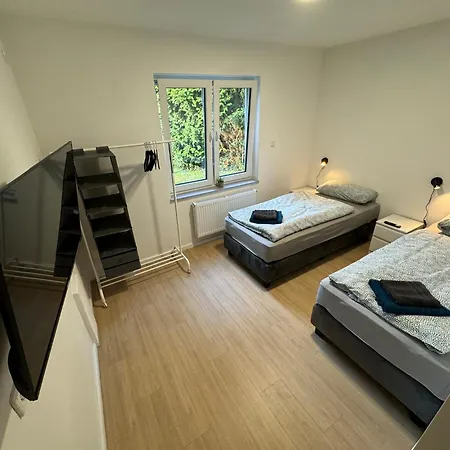 Big House I 15 Beds I 8 Sr I Fast Wifi I Parking דירה באד אויינהאוזן